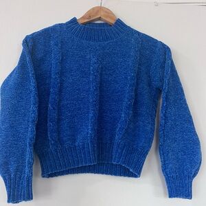 YOUTH CHENILLE SWEATER 
SMALL (7/8)
COLOR: BLUE
BRAND: DKNY